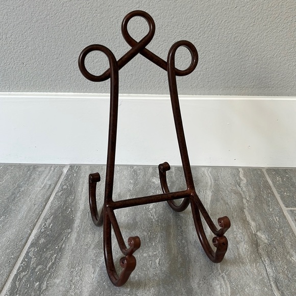 Metal Frame Stand - Picture 1 of 3